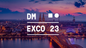 Koelner Skyline im Sonnenuntergang mit DMEXCO 2023 Logo