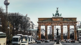 Berliner Stadtpanorama mit Brandenburger Tor und Fernsehturm