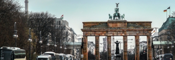 Berliner Stadtpanorama mit Brandenburger Tor und Fernsehturm