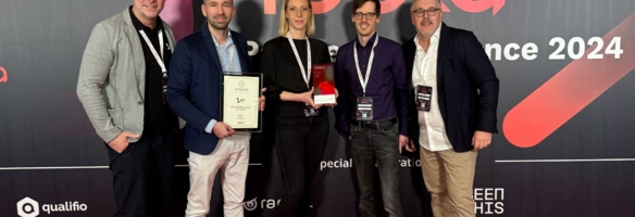 Logic Joe Teamfoto mit Ibexa Award
