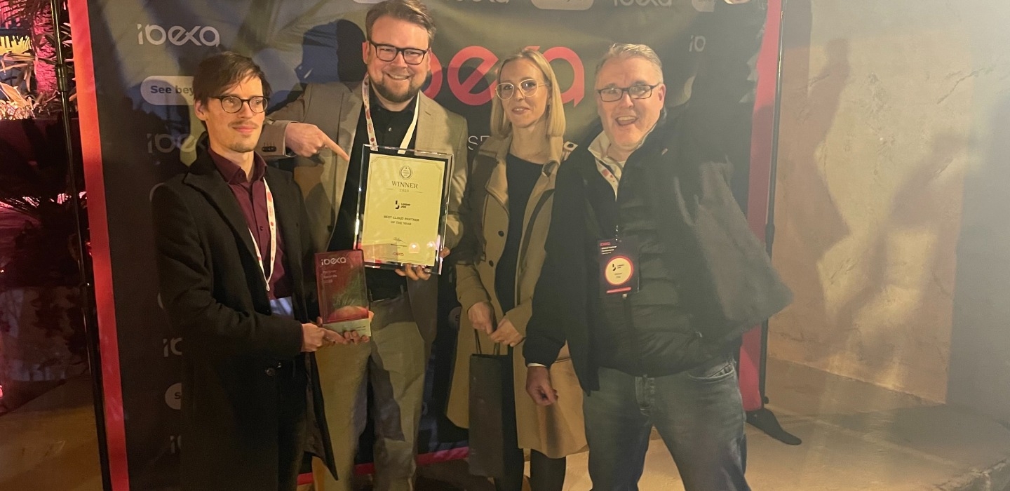 Preistraeger Gruppenbild Logic Joe Team mit Ibexa Award