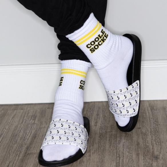 Logic Joe Latschen und Tennissocken