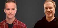 Portraitfotos der beiden Logic Joe Mitarbeiter Dennis und Marc vor grauem Hintergrund